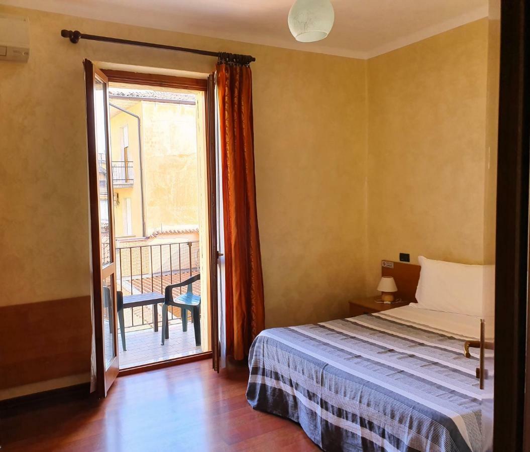Albergo Leon D'Oro 卡斯泰尔圣焦万尼 外观 照片
