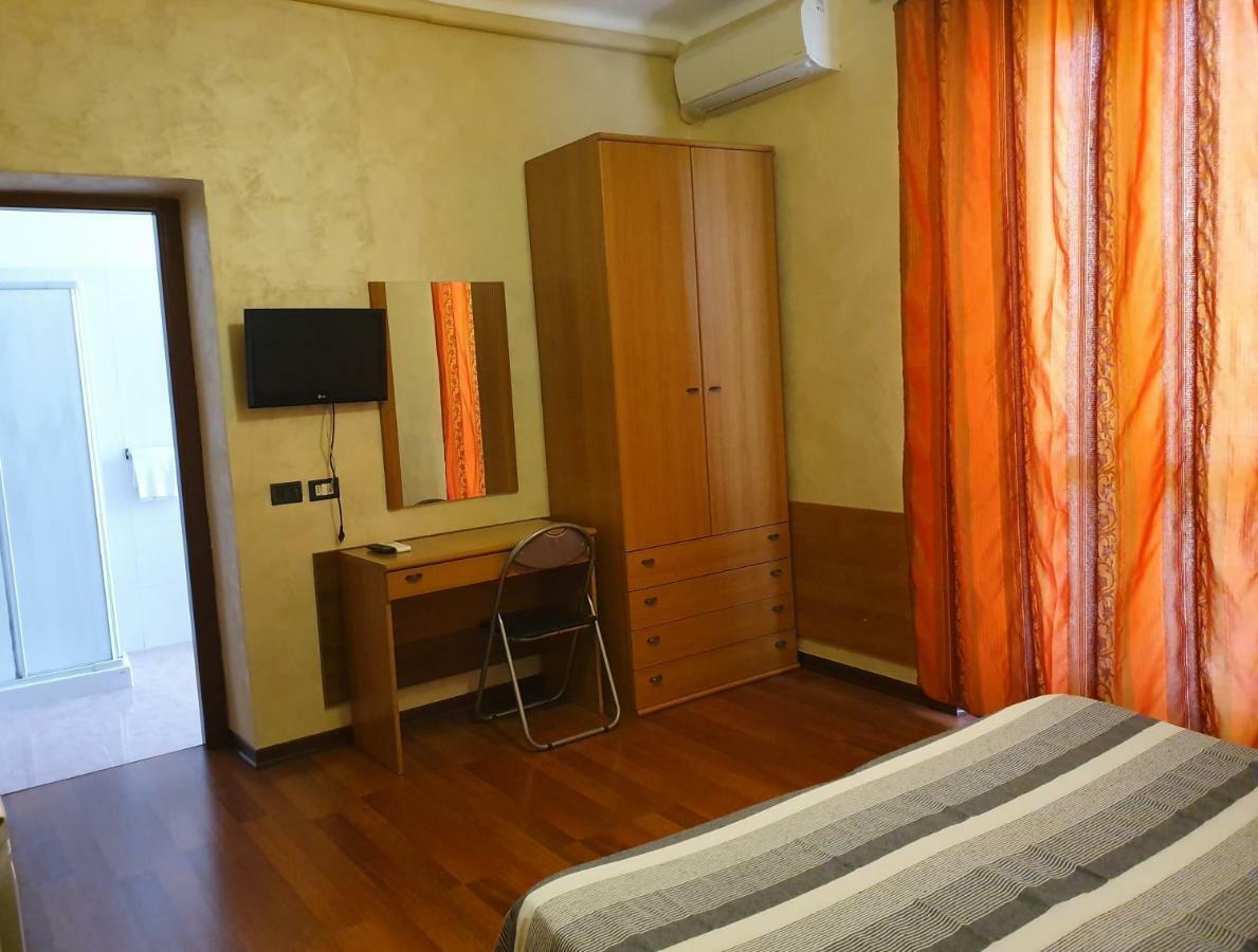 Albergo Leon D'Oro 卡斯泰尔圣焦万尼 外观 照片