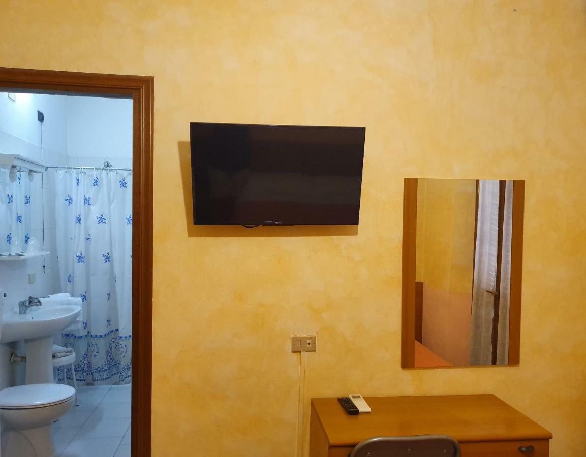 Albergo Leon D'Oro 卡斯泰尔圣焦万尼 外观 照片